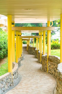 Arka plan için oteldeki boş yürüyüş yolu