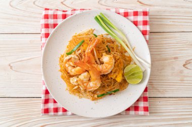 Vermicelli Pad Thai veya Tayland usulü karidesli kızartılmış vermicelli.