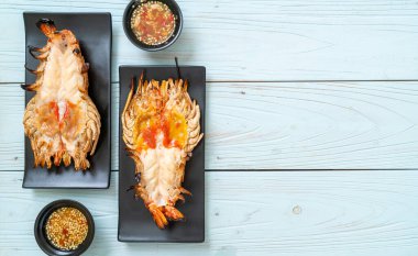 Izgara Taze Dev Nehir Karidesi Baharatlı Deniz Ürünleri Soslu