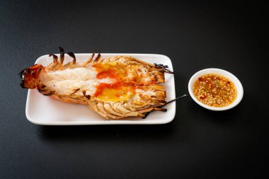 Izgara Taze Dev Nehir Karidesi Baharatlı Deniz Ürünleri Soslu