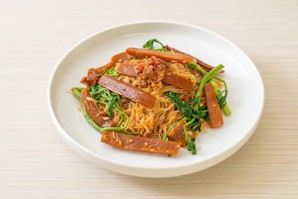 腌制鱿鱼炒饭 米粉和水粉 亚洲菜风格 — 图库照片