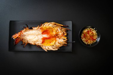 Izgara Taze Dev Nehir Karidesi Baharatlı Deniz Ürünleri Soslu