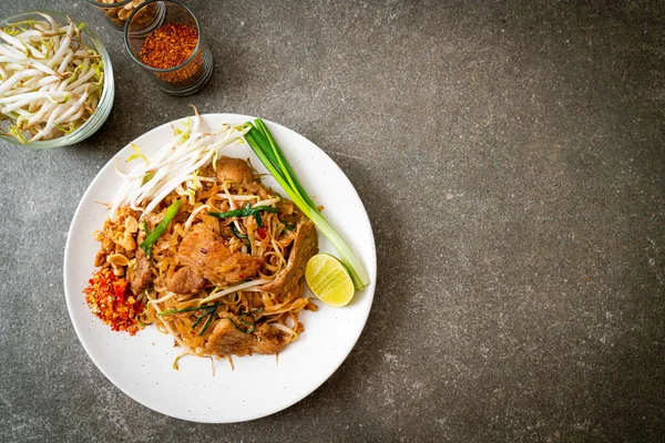 Stir Fried Rice Noodles Pork Asian Style — Stock Photo, Image