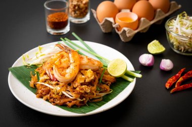 Pad Thai - Kızarmış pirinç eriştesi