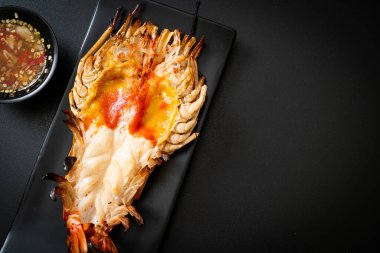 Izgara Taze Dev Nehir Karidesi Baharatlı Deniz Ürünleri Soslu