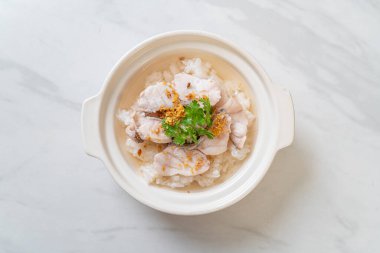 Yulaf lapası ya da akvaryumlu haşlanmış pirinç çorbası.