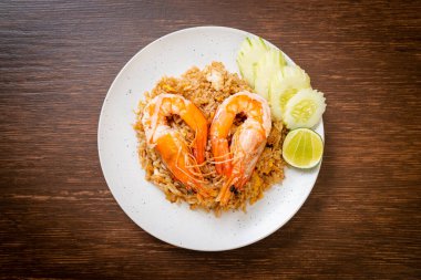 Dev Karidesler Tabakta Karides Ezmesi ile Kızarmış Pirinç