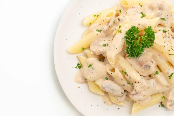 Salsa Crema Penne Pasta Carbonara Con Champiñón Aislado Sobre Fondo — Foto de Stock