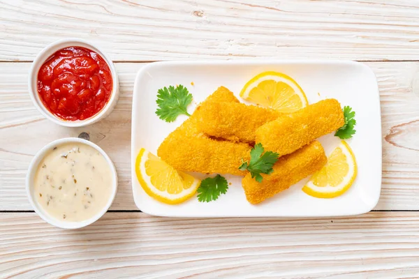 Gebratene Fischstäbchen Oder Pommes Frites Fisch Mit Sauce — Stockfoto