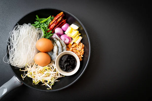 Rýžové Nudle Složkami Pánvi Připravené Vaření Pad Thai — Stock fotografie