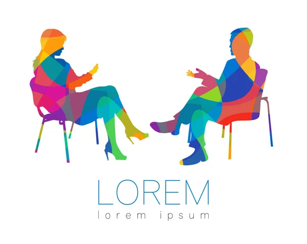 Les gens parlent. Séance de counselling ou de psychothérapie. Homme femme parlant en étant assise. Profil de silhouette. Logo symbole moderne. Signe conceptuel design. Arc-en-ciel lumineux et coloré . — Image vectorielle