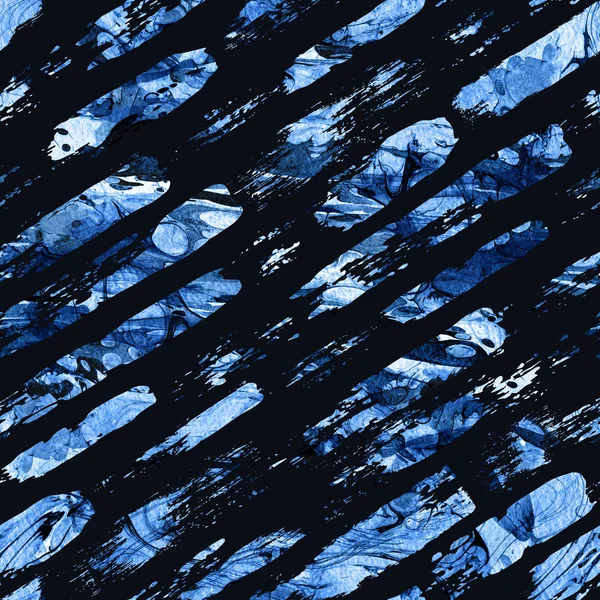 Aquarelle motif sans couture avec des rayures et des coups de pinceau. Couleur bleue sur fond sombre. Texture grange peinte à la main. Encre éléments géométriques. Mode style moderne. Impression de tissu sans fin . — Photo