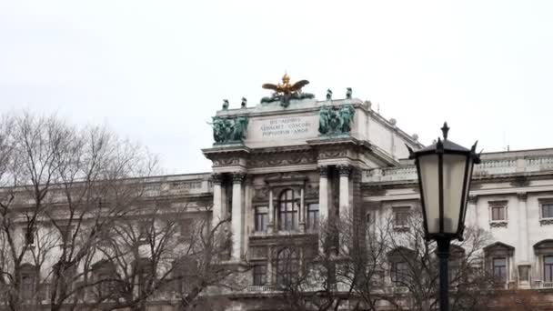 Kejsarpalatset Hofburg, Vienna. I många århundraden var Hofburg centrum för det habsburgska riket. En stor del av Europas historia skrevs här. — Stockvideo