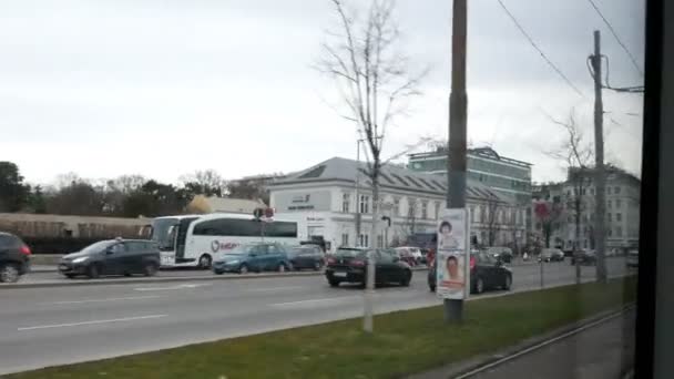 Disparando dentro de un tranvía en Viena, Austria — Vídeos de Stock