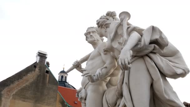 Fuente con estatuas talladas en mármol en Belvedere Vienna, Austria — Vídeo de stock