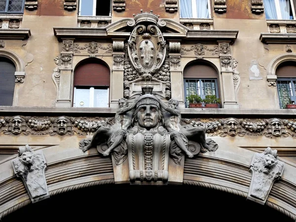 Détail arc, quartier Coppede situé à Rome, Italie — Photo