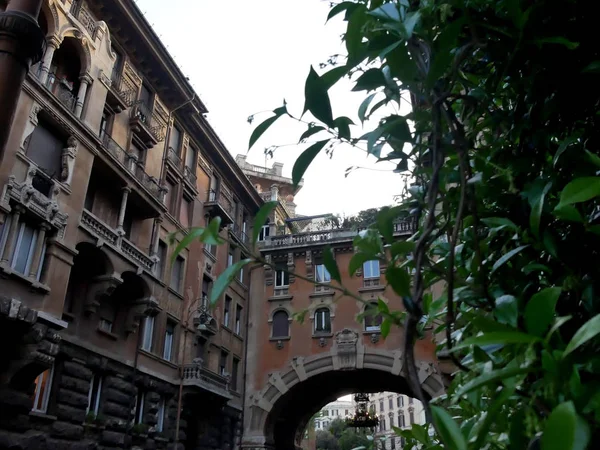 Entrée vue de derrière, quartier Coppede situé à Rome, Italie — Photo