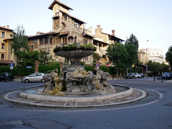 Fontana delle Rane en Piazza Mincio, distrito de Coppede situado en Roma, Italia — Foto de Stock