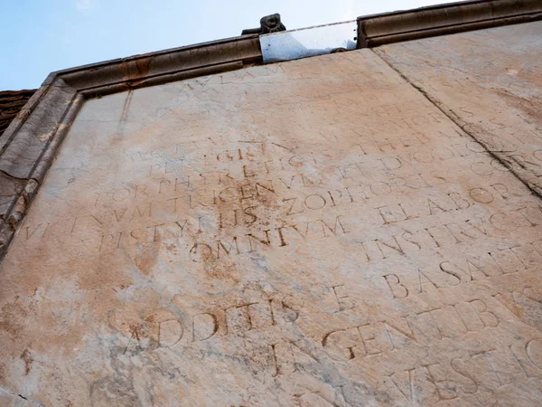 Latince yazıtlar mermer, Antik Roma İtalya oyulmuş tabloları