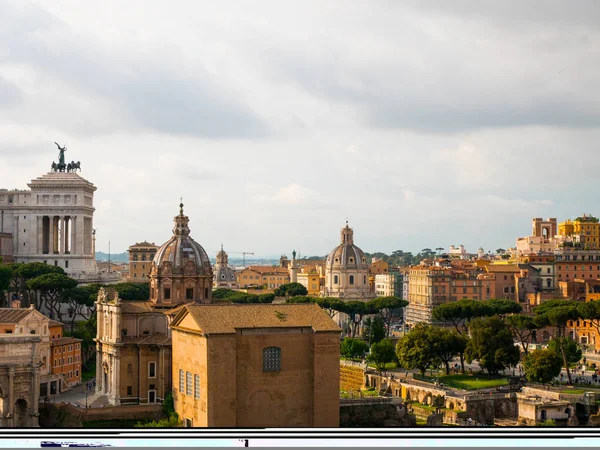 Vista sobre os Fóruns Romanos do Monte Palatino, Roma antiga Itália — Fotografia de Stock