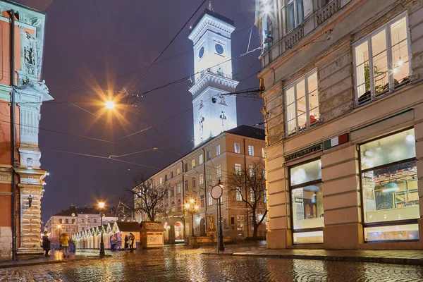 Vue Nuit Mairie Avec Une Horloge Dans Ville Lviv Ukraine — Photo