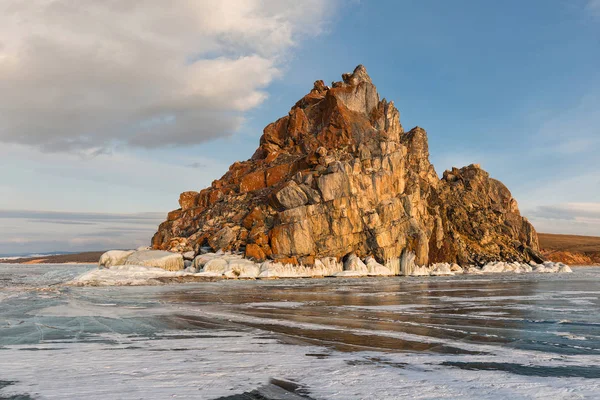 Shaman Rock in Lake Baikal, Sibéria, Rússia — Fotografia de Stock