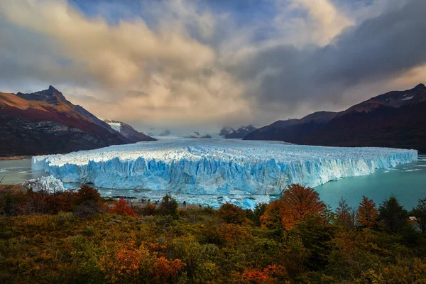 Der Perito Moreno Gletscher Gilt Aufgrund Seiner Spektakulären Aussicht Als — Stockfoto