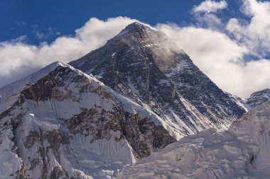 Kala Patthar'dan Everest Dağı'nın tepesine bak, Everest ana kampına giden yol, khumbu vadisi - Nepal