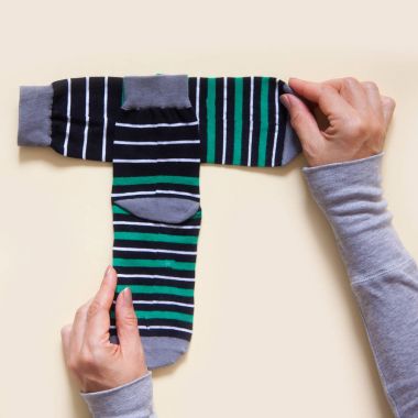 Giyim depolama. Dolabın içinde sipariş. Çorap katlanır. Master Clas