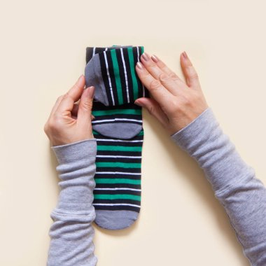 Giyim depolama. Dolabın içinde sipariş. Çorap katlanır. Master Clas