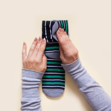 Giyim depolama. Dolabın içinde sipariş. Çorap katlanır. Master Clas