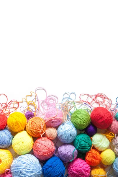 Renkli toplar iplik. Yukarıdan görüntüleyin. Gökkuşağı renkleri. Tüm colo