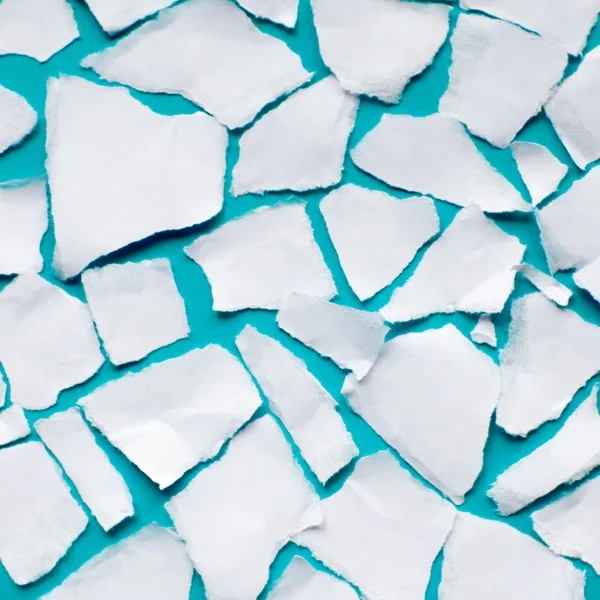 Beyaz Kağıt parçaları bir daire içinde düzenlenir. Kırık daire di