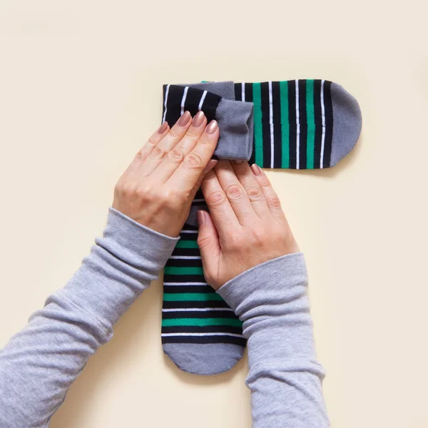 Giyim depolama. Dolabın içinde sipariş. Çorap katlanır. Master Clas