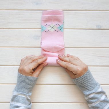 Giyim depolama. Dolabın içinde sipariş. Çorap katlanır. Master Clas