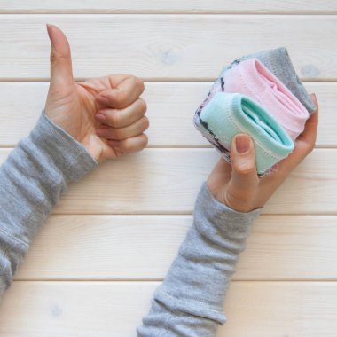 Giyim depolama. Dolabın içinde sipariş. Çorap katlanır. Master Clas