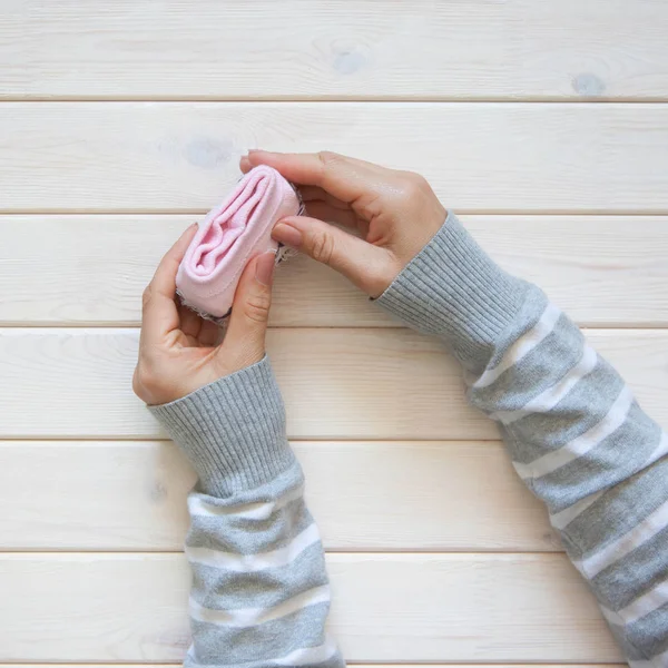 Giyim depolama. Dolabın içinde sipariş. Çorap katlanır. Master Clas