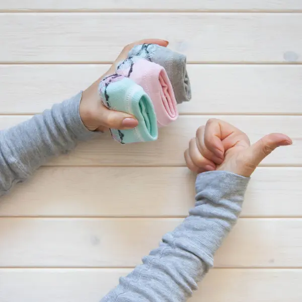 Giyim depolama. Dolabın içinde sipariş. Çorap katlanır. Master Clas