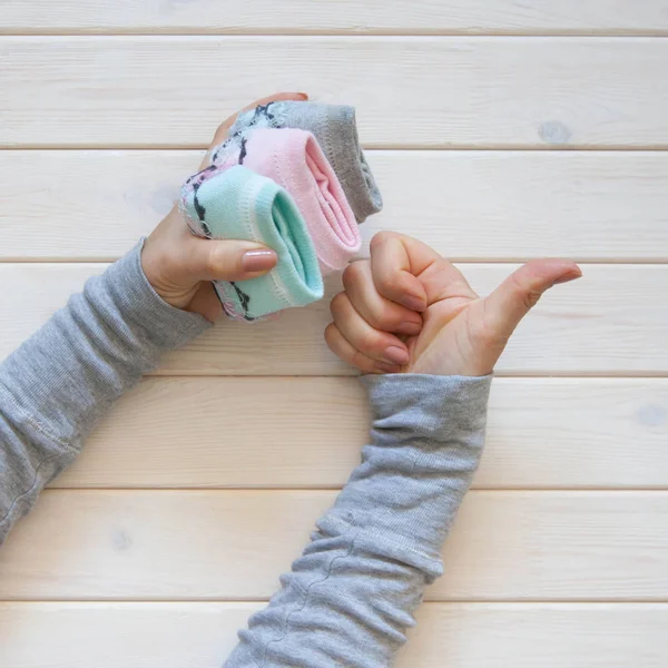 Giyim depolama. Dolabın içinde sipariş. Çorap katlanır. Master Clas