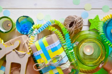 Yılbaşı dekor. Ahşap beyaz arka plan.