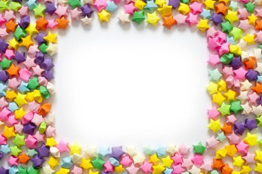 Renkli katlanmış kağıt yıldız veya çerçeve olarak kullanmak için origami şans yıldızı