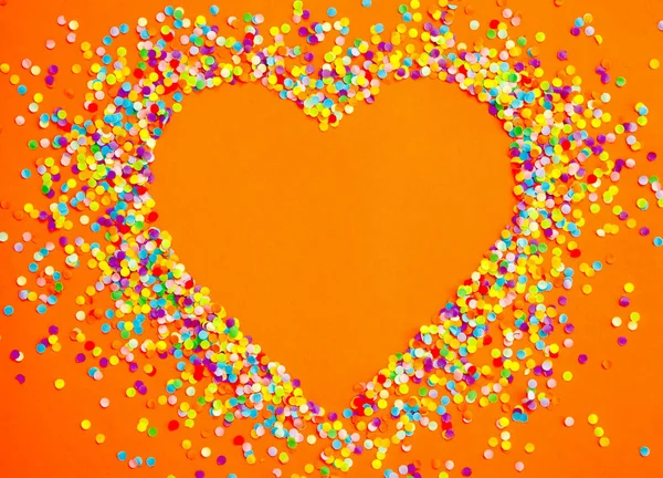 Серце з кольорового конфетті . — стокове фото