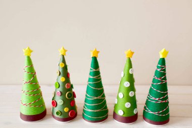 Alternatif Noel ağacı külah. Noel ağacı iplik yapılmış 