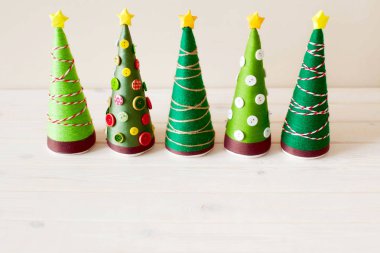 Alternatif Noel ağacı külah. Noel ağacı iplik yapılmış 