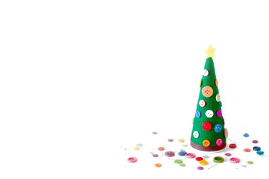 El yapımı bir alternatif Noel ağacı. Beyaz arka plan