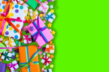 Renkli hediye kutuları renkli şeritler. Sarı arka plan. GIF