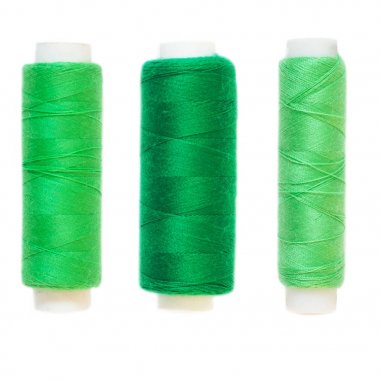 Yeşil iş parçacığı. İzole. Beyaz arka plan.