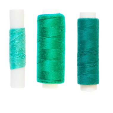 Yeşil iş parçacığı. İzole. Beyaz arka plan.