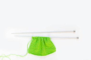 Örme kumaş yeşil ve pembe. İplik örgü yeşil ve PI için