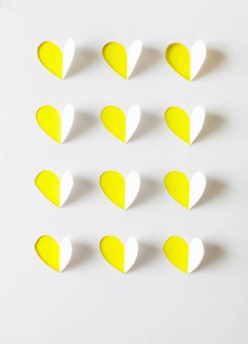 Kağıttan kesilmiş kağıt Kalpler.